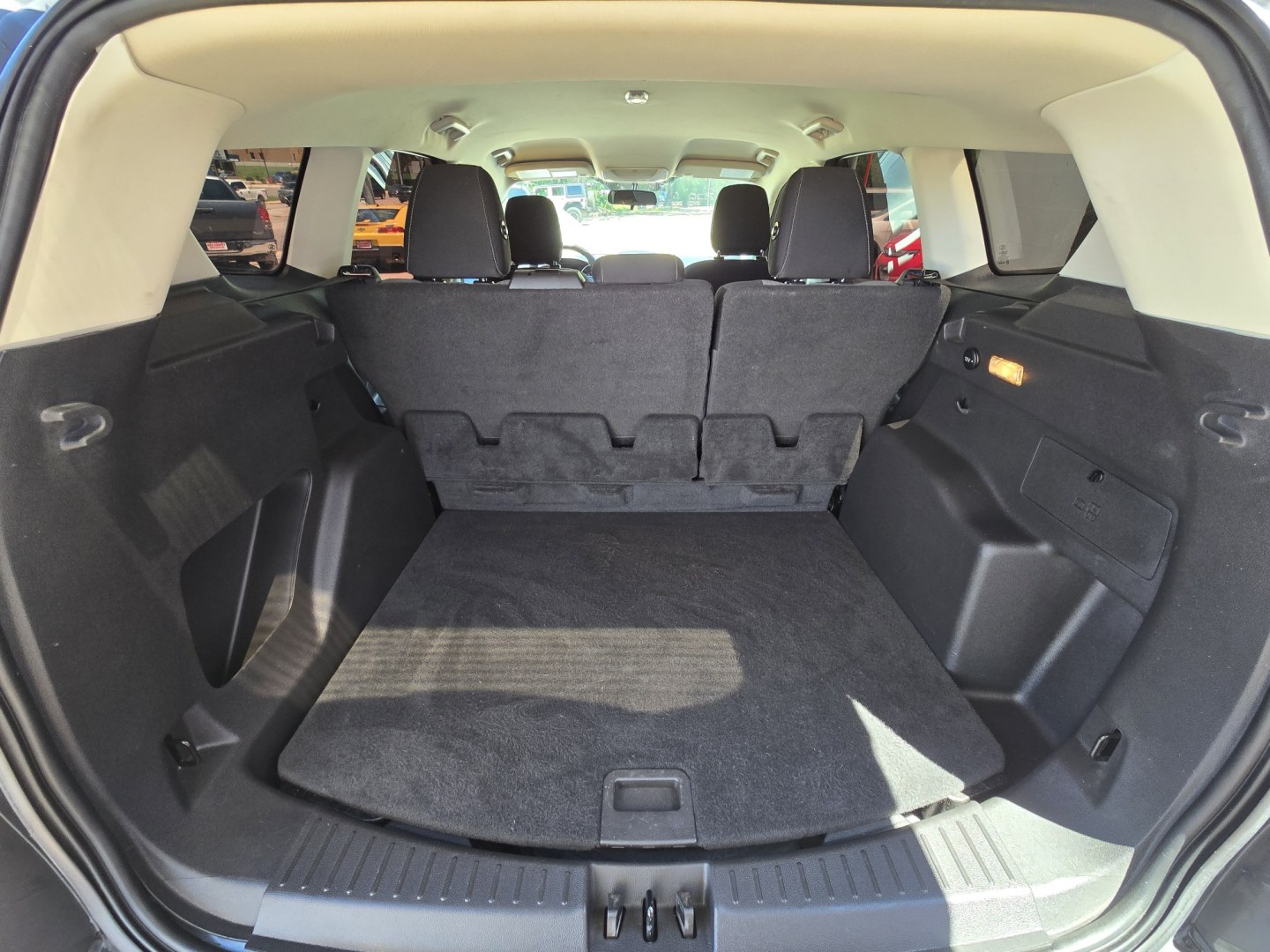 2019 GRAY Ford Escape SE 4WD (1FMCU9GD4KU) with an 1.5L L4 DOHC 16V engine, 6A transmission, located at 503 West Court, Seguin, TX, 78155, (830) 379-3373, 29.568621, -97.969803 - 2019 Ford Escape SE 4WD with a 1.5L L4 DOHC 16V, Automatic, Tilt, Cruise, Touchscreen Stereo, Power Windows, Locks, Seat and Side Mirrors, Bluetooth, Tinted Windows, Alloy Wheels, Backup Camera, Rear Wiper, Rear Defroster and more!! - Photo#7