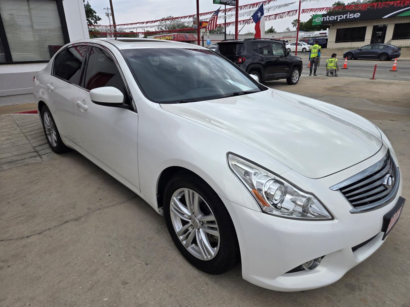 2013 WHITE Infiniti G Sedan 37 Journey (JN1CV6AP8DM) with an 3.7L V6 DOHC 24V engine, 5-Speed Automatic transmission, located at 503 West Court, Seguin, TX, 78155, (830) 379-3373, 29.568621, -97.969803 - 2013 Infiniti G Sedan 37 Journey with a 3.7L V6 DOHC 24V, Automatic, Tilt, Cruise, AM/FM/CD Touchscreen Stereo, Power Windows, Locks, Seat and Side Mirrors, Bluetooth, Leather Seating, Navigation System, Dual Climate Control, Tinted Windows, Power Sunroof, Alloy Wheels, Backup Camera, Rear Defroster - Photo#1