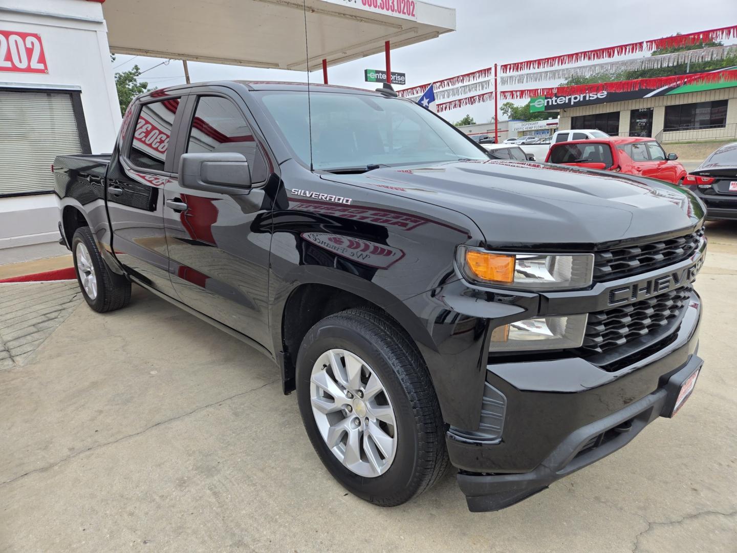 2020 Black Chevrolet Silverado 1500 Custom Crew Cab Long Box 2WD (3GCPWBEH3LG) with an 4.3L V6 engine, 6A transmission, located at 503 West Court, Seguin, TX, 78155, (830) 379-3373, 29.568621, -97.969803 - 2020 Chevrolet Silverado 1500 Custom Crew Cab 2WD with a 4.3L V6, Automatic, Tilt, Cruise, AM/FM Touchscreen Stereo, Power Windows, Locks and Side Mirrors, Bluetooth, Front Bench Seat, Tinted Windows, Trailer Towing, Alloy Wheels, Backup Camera and more!! - Photo#1