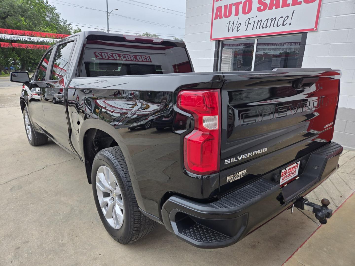 2020 Black Chevrolet Silverado 1500 Custom Crew Cab Long Box 2WD (3GCPWBEH3LG) with an 4.3L V6 engine, 6A transmission, located at 503 West Court, Seguin, TX, 78155, (830) 379-3373, 29.568621, -97.969803 - 2020 Chevrolet Silverado 1500 Custom Crew Cab 2WD with a 4.3L V6, Automatic, Tilt, Cruise, AM/FM Touchscreen Stereo, Power Windows, Locks and Side Mirrors, Bluetooth, Front Bench Seat, Tinted Windows, Trailer Towing, Alloy Wheels, Backup Camera and more!! - Photo#3