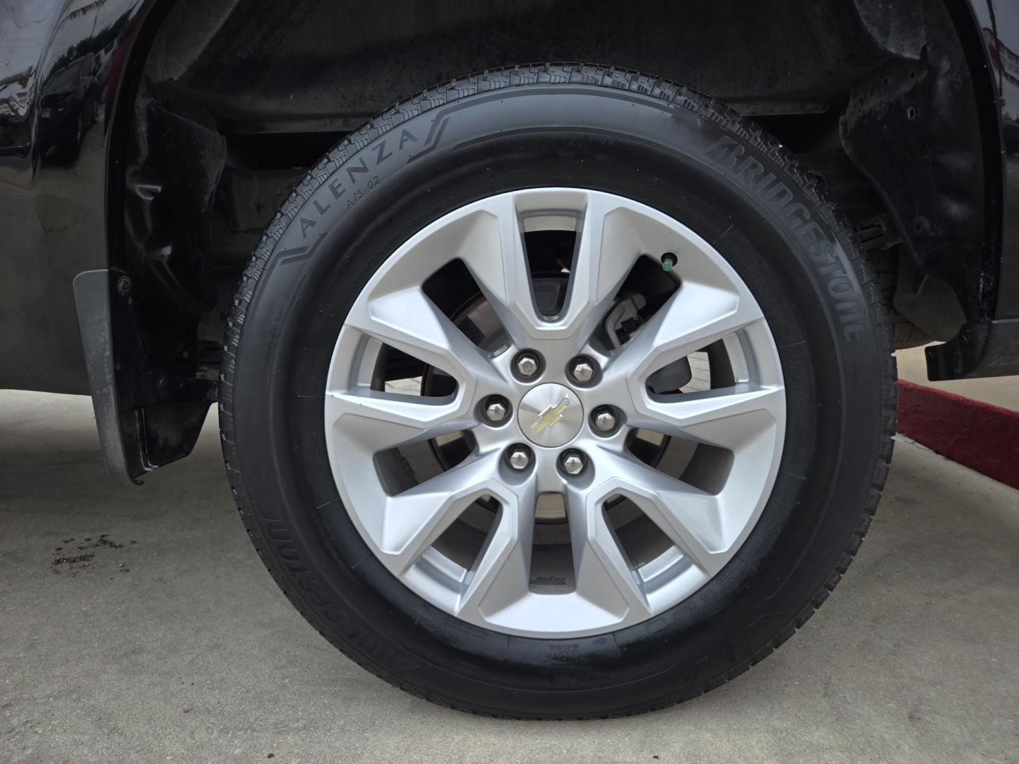2020 Black Chevrolet Silverado 1500 Custom Crew Cab Long Box 2WD (3GCPWBEH3LG) with an 4.3L V6 engine, 6A transmission, located at 503 West Court, Seguin, TX, 78155, (830) 379-3373, 29.568621, -97.969803 - 2020 Chevrolet Silverado 1500 Custom Crew Cab 2WD with a 4.3L V6, Automatic, Tilt, Cruise, AM/FM Touchscreen Stereo, Power Windows, Locks and Side Mirrors, Bluetooth, Front Bench Seat, Tinted Windows, Trailer Towing, Alloy Wheels, Backup Camera and more!! - Photo#6