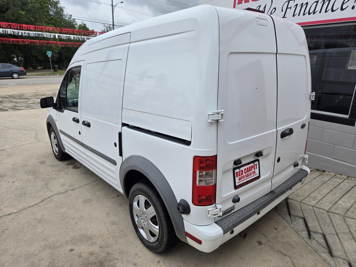 2013 WHITE Ford Transit Connect XLT with Rear Door Glass (NM0LS7BN4DT) with an 2.0L L4 DOHC 16V engine, 4-Speed Automatic transmission, located at 503 West Court, Seguin, TX, 78155, (830) 379-3373, 29.568621, -97.969803 - 2013 Ford Transit Connect XLT with a 2.0L L4 DOHC 16V, Automatic, Tilt, Cruise, AM/FM/CD Stereo, Power Windows and Side Mirrors, Bluetooth, Overhead Storage, Rear Sliding Doors, Cage Divider, Bumper Sensors and more!! - Photo#3