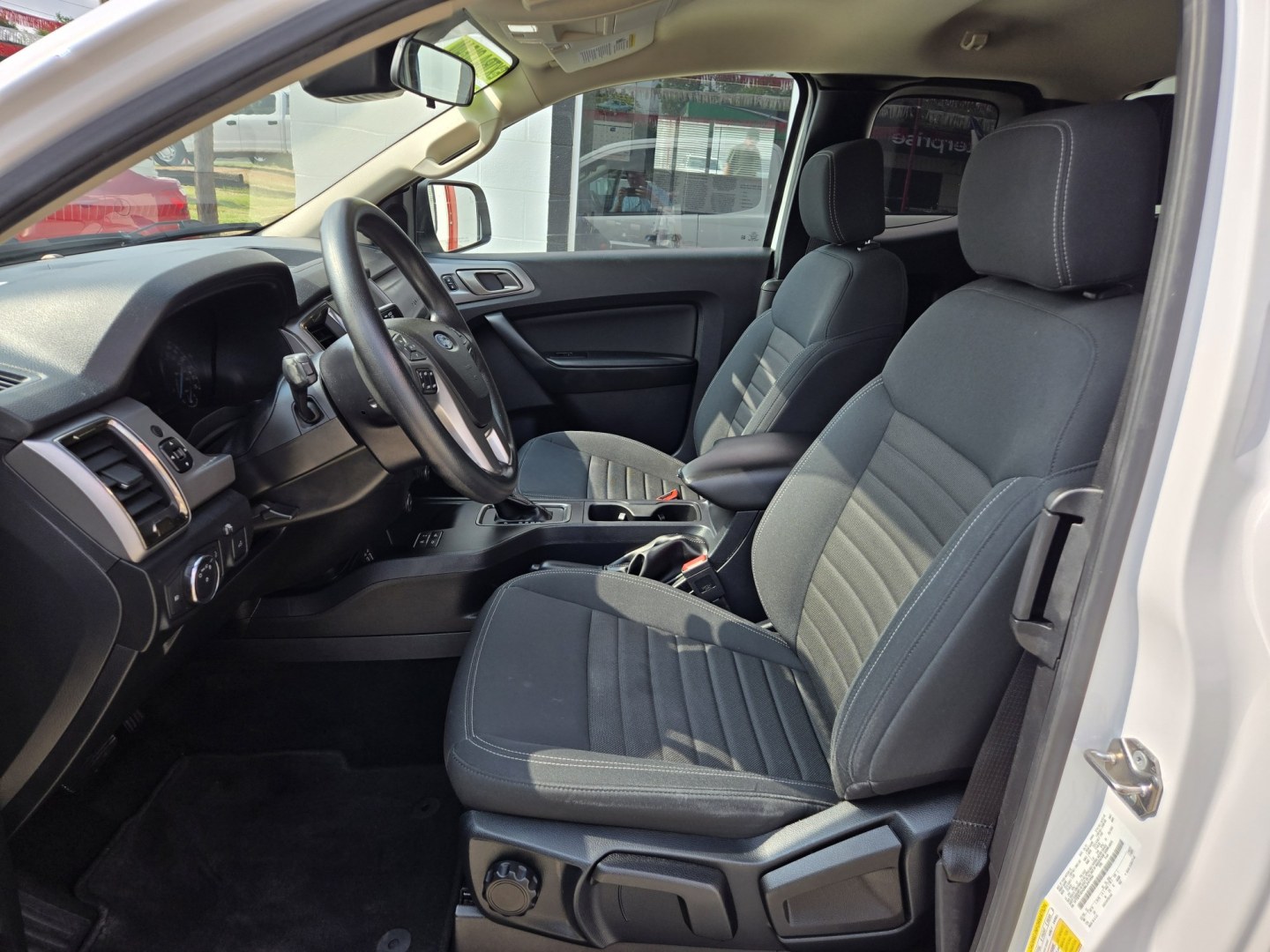 2021 WHITE Ford Ranger XL SuperCab 2WD (1FTER1EH2ML) with an 2.3L L4 DOHC 16V engine, 10A transmission, located at 503 West Court, Seguin, TX, 78155, (830) 379-3373, 29.568621, -97.969803 - 2021 Ford Ranger XL SuperCab 2WD with a 2.3L L4 DOHC 16V, Automatic, Tilt, Cruise, AM/FM Touchscreen Stereo, Power Windows, Locks and Side Mirrors, Bluetooth, Dual Climate Control, Backup Camera, Alloy Wheels, Rear Defroster and more!! - Photo#4