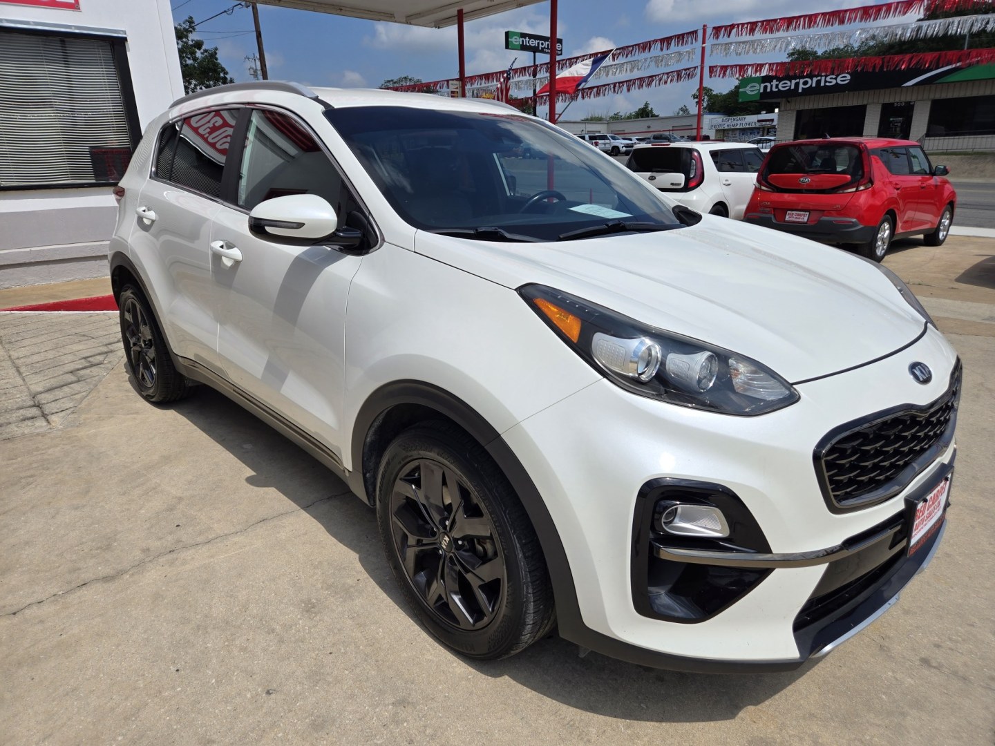 2020 WHITE Kia Sportage S FWD (KNDP63AC0L7) with an 2.4L V6 DOHC 24V engine, 6A transmission, located at 503 West Court, Seguin, TX, 78155, (830) 379-3373, 29.568621, -97.969803 - 2020 Kia Sportage S FWD with a 2.4L V6 DOHC 24V, Automatic, Tilt, Cruise, AM/FM Touchscreen Stereo, Power Windows, Locks and Side Mirrors, Bluetooth, Leather Seating, Rear A/C, Tinted Windows, Backup Camera, Rear Wiper, Rear Defroster and more!! - Photo#1
