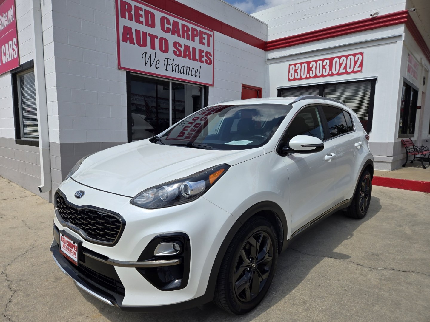 2020 WHITE Kia Sportage S FWD (KNDP63AC0L7) with an 2.4L V6 DOHC 24V engine, 6A transmission, located at 503 West Court, Seguin, TX, 78155, (830) 379-3373, 29.568621, -97.969803 - 2020 Kia Sportage S FWD with a 2.4L V6 DOHC 24V, Automatic, Tilt, Cruise, AM/FM Touchscreen Stereo, Power Windows, Locks and Side Mirrors, Bluetooth, Leather Seating, Rear A/C, Tinted Windows, Backup Camera, Rear Wiper, Rear Defroster and more!! - Photo#0