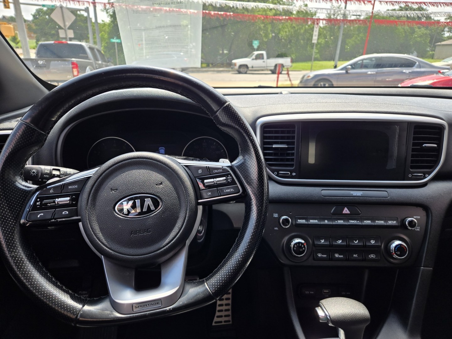 2020 WHITE Kia Sportage S FWD (KNDP63AC0L7) with an 2.4L V6 DOHC 24V engine, 6A transmission, located at 503 West Court, Seguin, TX, 78155, (830) 379-3373, 29.568621, -97.969803 - 2020 Kia Sportage S FWD with a 2.4L V6 DOHC 24V, Automatic, Tilt, Cruise, AM/FM Touchscreen Stereo, Power Windows, Locks and Side Mirrors, Bluetooth, Leather Seating, Rear A/C, Tinted Windows, Backup Camera, Rear Wiper, Rear Defroster and more!! - Photo#5