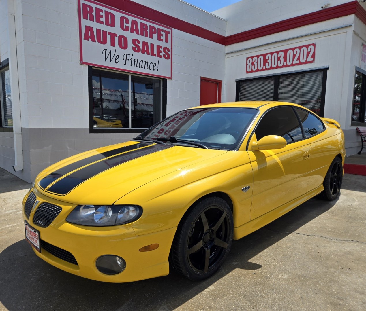 2004 YELLOW Pontiac GTO Coupe (6G2VX12GX4L) with an 5.7L V8 OHV 16V engine, Manual Transmission transmission, located at 503 West Court, Seguin, TX, 78155, (830) 379-3373, 29.568621, -97.969803 - 2004 Pontiac GTO Coupe with a 5.7L V8 OHV 16V, Standard Transmission, Tilt, AM/FM/6 Disc CD Stereo System, Power Windows, Locks and Seat, Leather Seating, Automatic Headlights, Rear Defroster and more!! - Photo#0