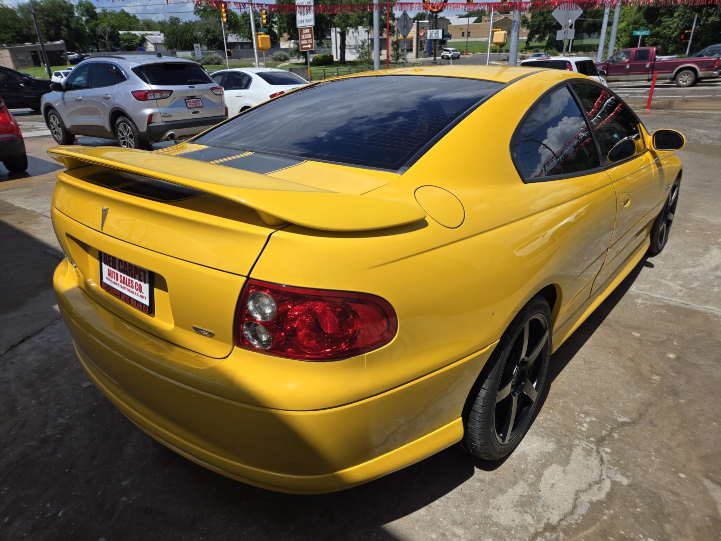 2004 YELLOW Pontiac GTO Coupe (6G2VX12GX4L) with an 5.7L V8 OHV 16V engine, Manual Transmission transmission, located at 503 West Court, Seguin, TX, 78155, (830) 379-3373, 29.568621, -97.969803 - 2004 Pontiac GTO Coupe with a 5.7L V8 OHV 16V, Standard Transmission, Tilt, AM/FM/6 Disc CD Stereo System, Power Windows, Locks and Seat, Leather Seating, Automatic Headlights, Rear Defroster and more!! - Photo#2