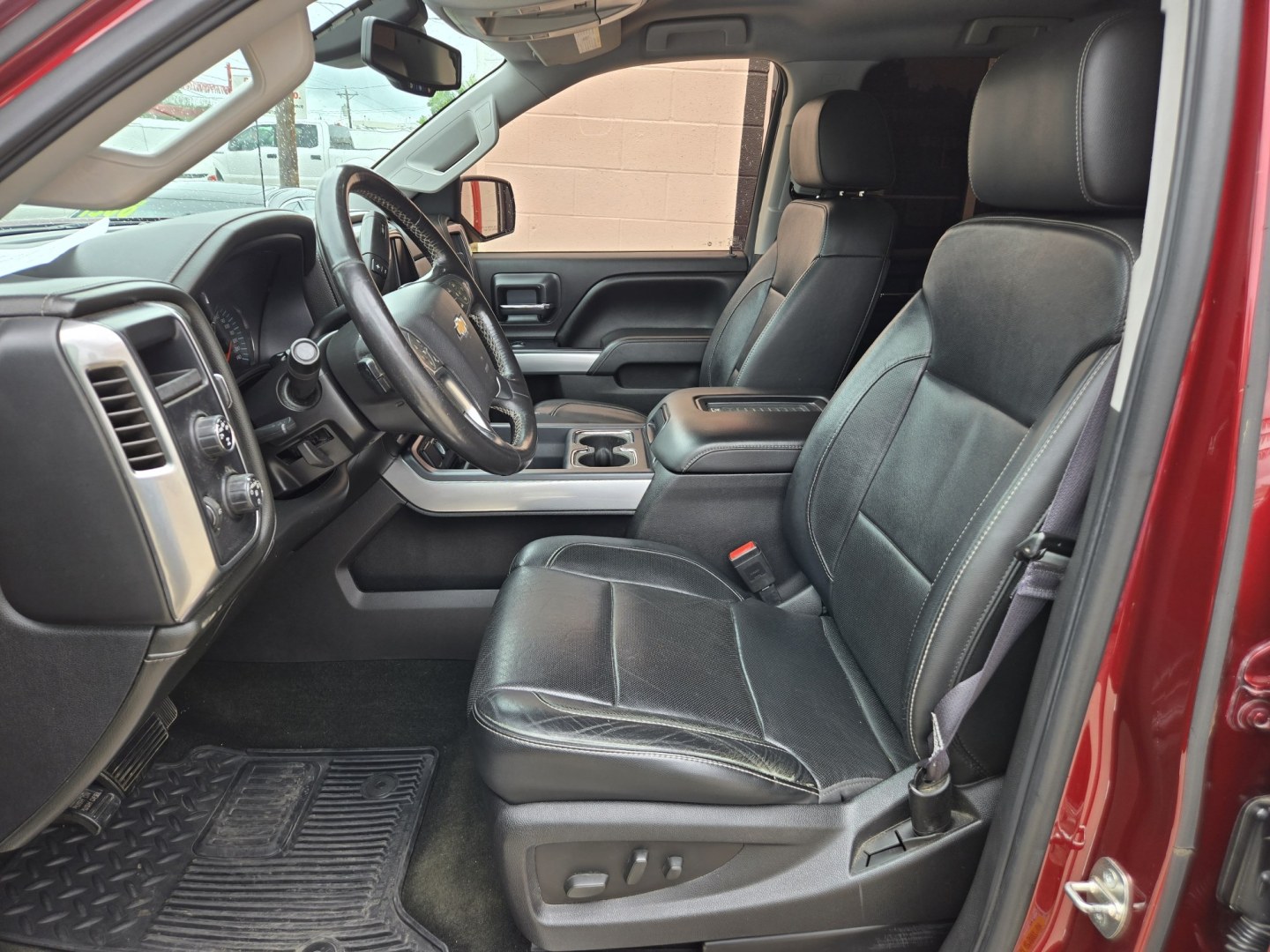 2016 Maroon Chevrolet Silverado 1500 LTZ Crew Cab 4WD (3GCUKSEC5GG) with an 5.3L V8 OHV 16V engine, 6A transmission, located at 503 West Court, Seguin, TX, 78155, (830) 379-3373, 29.568621, -97.969803 - 2016 Chevrolet Silverado 1500 LTZ Crew Cab 4WD with a 5.3L V8 OHV 16V, Automatic, Tilt, Cruise, AM/FM Touchscreen Stereo, Power Windows, Locks, Seat and Side Mirrors, Bluetooth, Leather Seating, Heated and Cooled Seats, Dual Climate Control, Tinted Windows, Running Boards, Trailer Towing, Onstar Cap - Photo#4