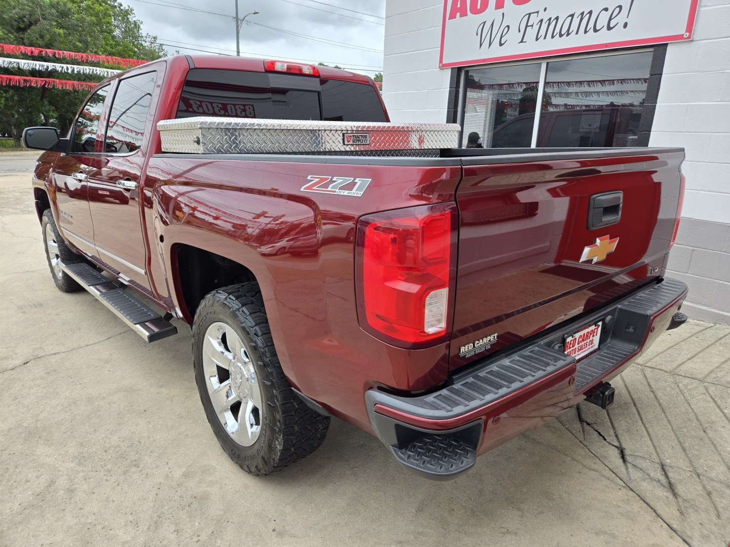 2016 Maroon Chevrolet Silverado 1500 LTZ Crew Cab 4WD (3GCUKSEC5GG) with an 5.3L V8 OHV 16V engine, 6A transmission, located at 503 West Court, Seguin, TX, 78155, (830) 379-3373, 29.568621, -97.969803 - 2016 Chevrolet Silverado 1500 LTZ Crew Cab 4WD with a 5.3L V8 OHV 16V, Automatic, Tilt, Cruise, AM/FM Touchscreen Stereo, Power Windows, Locks, Seat and Side Mirrors, Bluetooth, Leather Seating, Heated and Cooled Seats, Dual Climate Control, Tinted Windows, Running Boards, Trailer Towing, Onstar Cap - Photo#3
