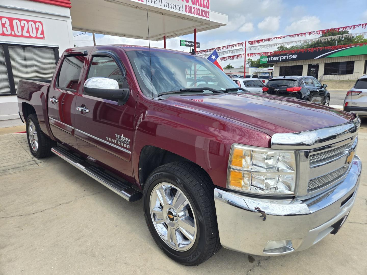 2013 Red Chevrolet Silverado 1500 LT Crew Cab 2WD (3GCPCSE06DG) with an 5.3L V8 OHV 16V FFV engine, 6-Speed Automatic transmission, located at 503 West Court, Seguin, TX, 78155, (830) 379-3373, 29.568621, -97.969803 - 2013 Chevrolet Silverado 1500 LT Crew Cab 2WD with a 5.3L V8 OHV 16V FFV, Automatic, Tilt, Cruise, AM/FM/CD/AUX Stereo, Power Windows, Locks, Seat and Side Mirrors, Bluetooth, Front Bench Seating Leather Seating, Dual Climate Control, Onstar Capability, Running Boards, Trailer Towing, Tinted Windows- Photo#1