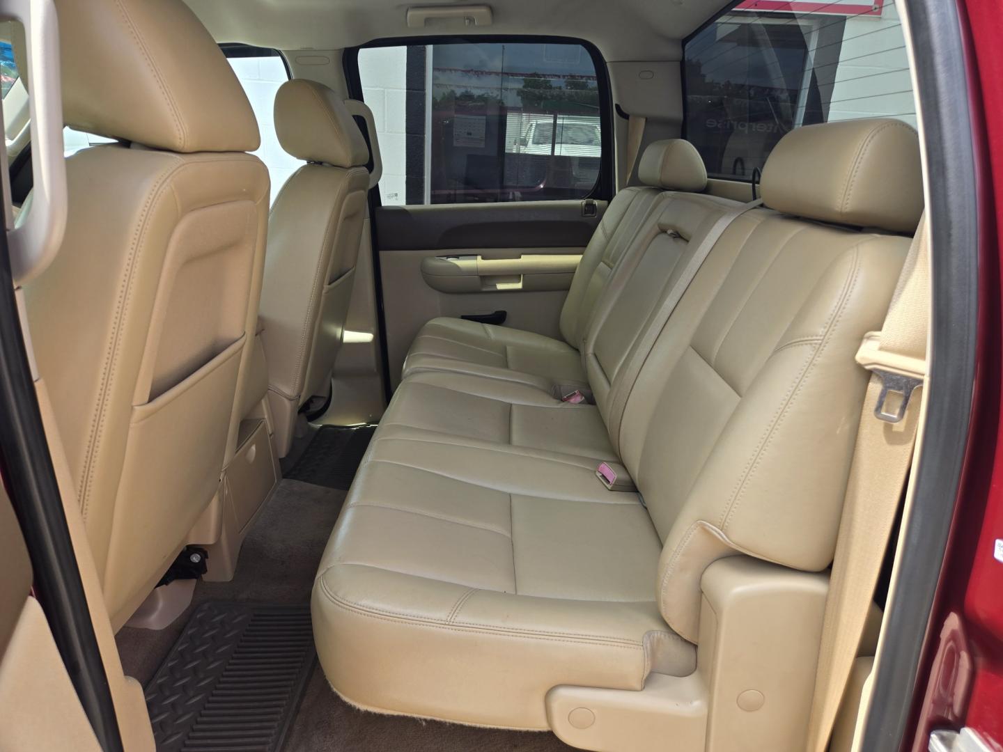 2013 Red Chevrolet Silverado 1500 LT Crew Cab 2WD (3GCPCSE06DG) with an 5.3L V8 OHV 16V FFV engine, 6-Speed Automatic transmission, located at 503 West Court, Seguin, TX, 78155, (830) 379-3373, 29.568621, -97.969803 - 2013 Chevrolet Silverado 1500 LT Crew Cab 2WD with a 5.3L V8 OHV 16V FFV, Automatic, Tilt, Cruise, AM/FM/CD/AUX Stereo, Power Windows, Locks, Seat and Side Mirrors, Bluetooth, Front Bench Seating Leather Seating, Dual Climate Control, Onstar Capability, Running Boards, Trailer Towing, Tinted Windows- Photo#6