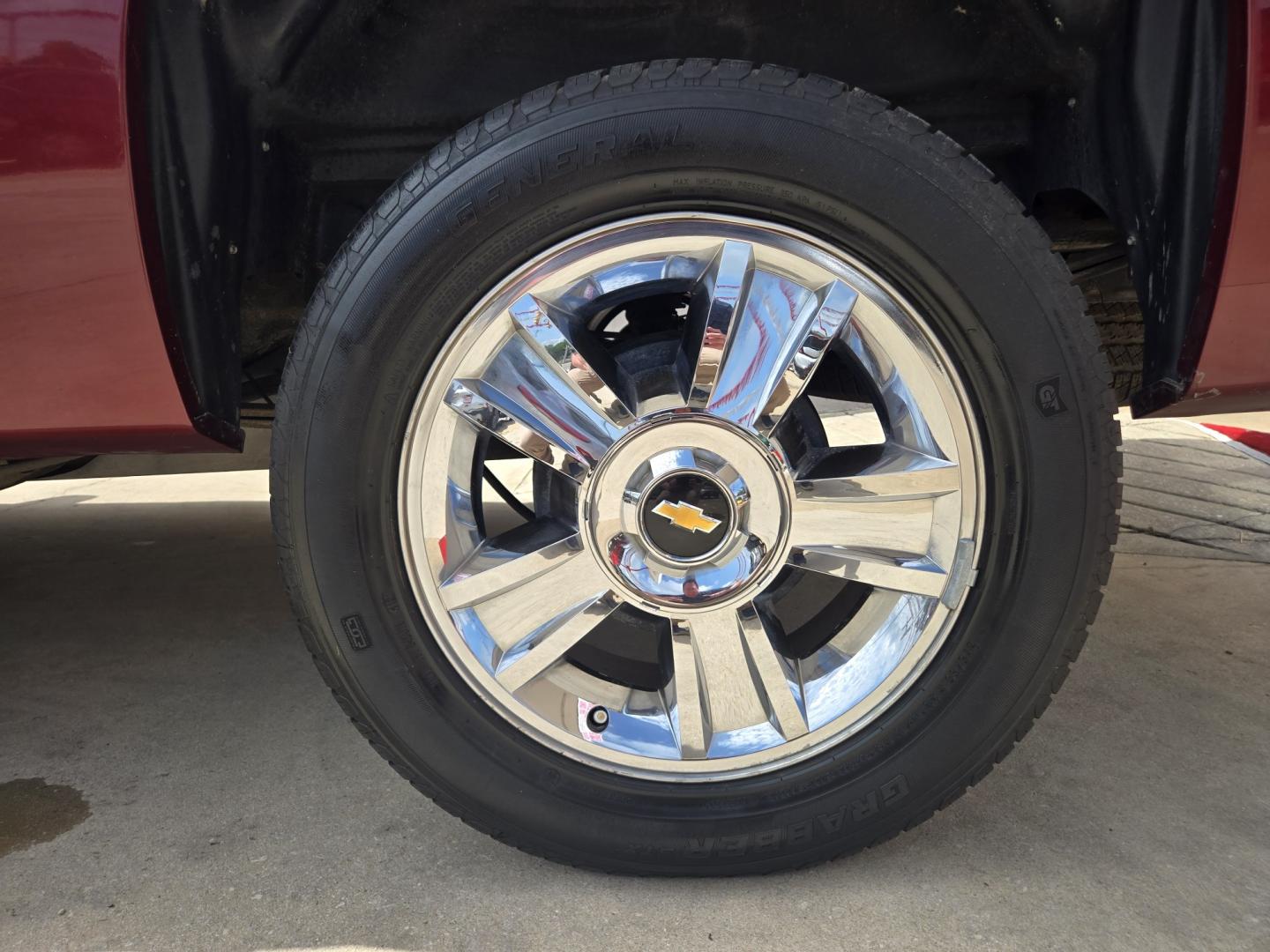 2013 Red Chevrolet Silverado 1500 LT Crew Cab 2WD (3GCPCSE06DG) with an 5.3L V8 OHV 16V FFV engine, 6-Speed Automatic transmission, located at 503 West Court, Seguin, TX, 78155, (830) 379-3373, 29.568621, -97.969803 - 2013 Chevrolet Silverado 1500 LT Crew Cab 2WD with a 5.3L V8 OHV 16V FFV, Automatic, Tilt, Cruise, AM/FM/CD/AUX Stereo, Power Windows, Locks, Seat and Side Mirrors, Bluetooth, Front Bench Seating Leather Seating, Dual Climate Control, Onstar Capability, Running Boards, Trailer Towing, Tinted Windows- Photo#7