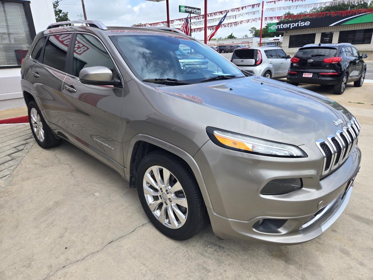 2017 Pewter Jeep Cherokee Overland FWD (1C4PJLJB3HW) with an 2.4L L4 DOHC 16V engine, 9A transmission, located at 503 West Court, Seguin, TX, 78155, (830) 379-3373, 29.568621, -97.969803- Photo#1