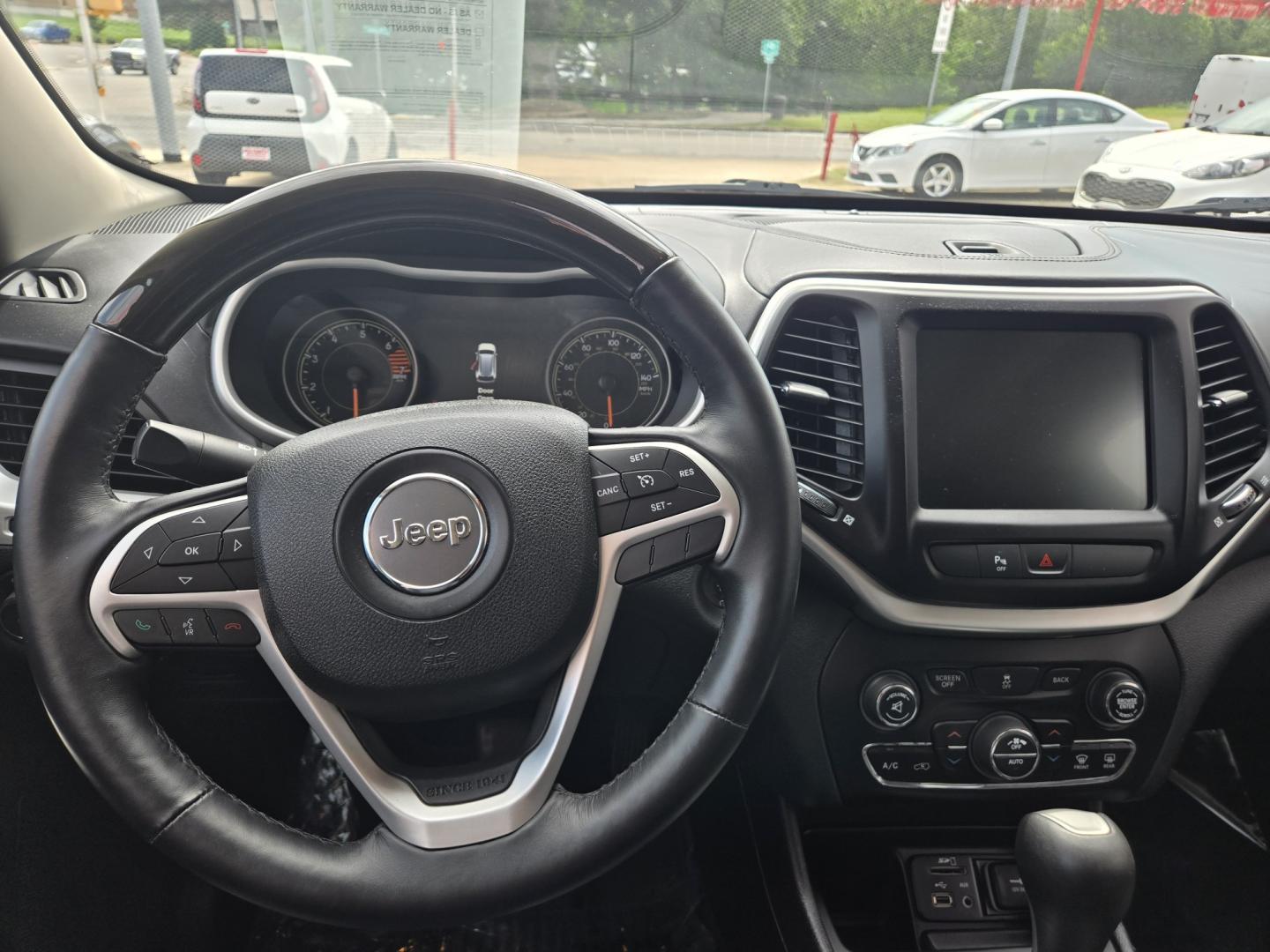 2017 Pewter Jeep Cherokee Overland FWD (1C4PJLJB3HW) with an 2.4L L4 DOHC 16V engine, 9A transmission, located at 503 West Court, Seguin, TX, 78155, (830) 379-3373, 29.568621, -97.969803- Photo#5