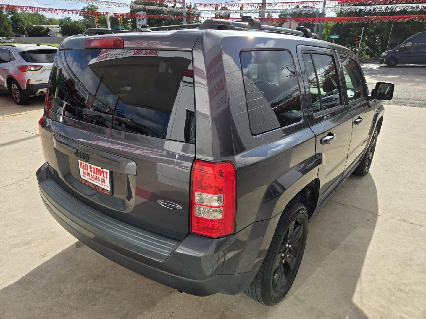 2015 GRAY Jeep Patriot Sport 2WD (1C4NJPBA0FD) with an 2.0L L4 DOHC 16V engine, Automatic transmission, located at 503 West Court, Seguin, TX, 78155, (830) 379-3373, 29.568621, -97.969803 - 2015 Jeep Patriot Sport 2WD with a 2.0L L4 DOHC 16V, Automatic, Tilt, Cruise, AM/FM/CD/AUX Stereo, Power Windows, Locks and Side Mirrors, Tinted Windows, Alloy Wheels, Rear Wiper, Rear Defroster and more!!- Photo#2