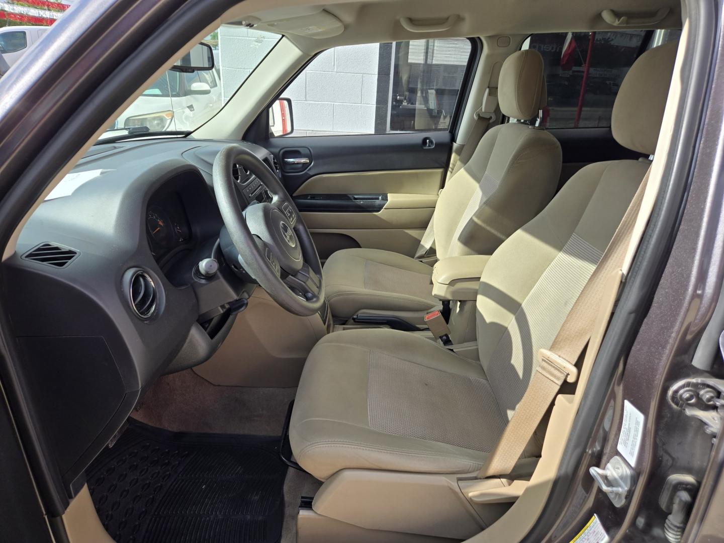 2015 GRAY Jeep Patriot Sport 2WD (1C4NJPBA0FD) with an 2.0L L4 DOHC 16V engine, Automatic transmission, located at 503 West Court, Seguin, TX, 78155, (830) 379-3373, 29.568621, -97.969803 - 2015 Jeep Patriot Sport 2WD with a 2.0L L4 DOHC 16V, Automatic, Tilt, Cruise, AM/FM/CD/AUX Stereo, Power Windows, Locks and Side Mirrors, Tinted Windows, Alloy Wheels, Rear Wiper, Rear Defroster and more!!- Photo#4