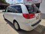 2009 WHITE Toyota Sienna XLE FWD (5TDZK22C19S) with an 3.5L V6 EFI DOHC 24V engine, Automatic transmission, located at 503 West Court, Seguin, TX, 78155, (830) 379-3373, 29.568621, -97.969803 - 2009 Toyota Sienna XLE FWD with a 3.5L V6 EFI DOHC 24V, Automatic, Tilt, Cruise, AM/FM/CD Stereo, Power Windows, Locks, Seat and Side Mirrors, Dual Climate Control, Heated Seats, Leather Seating, Tinted Windows, Power Sunroof, Power Rear Hatch, Alloy Wheels, Rear Wiper, Rear Defroster and more!!- Photo#3