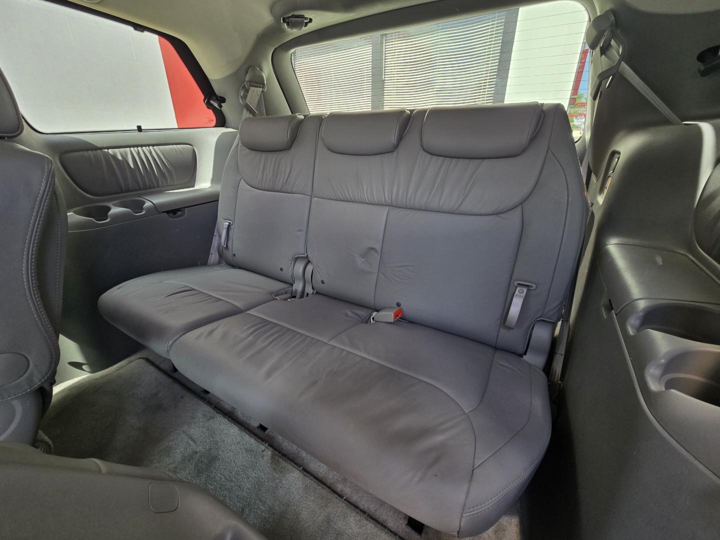 2009 WHITE Toyota Sienna XLE FWD (5TDZK22C19S) with an 3.5L V6 EFI DOHC 24V engine, Automatic transmission, located at 503 West Court, Seguin, TX, 78155, (830) 379-3373, 29.568621, -97.969803 - 2009 Toyota Sienna XLE FWD with a 3.5L V6 EFI DOHC 24V, Automatic, Tilt, Cruise, AM/FM/CD Stereo, Power Windows, Locks, Seat and Side Mirrors, Dual Climate Control, Heated Seats, Leather Seating, Tinted Windows, Power Sunroof, Power Rear Hatch, Alloy Wheels, Rear Wiper, Rear Defroster and more!!- Photo#6