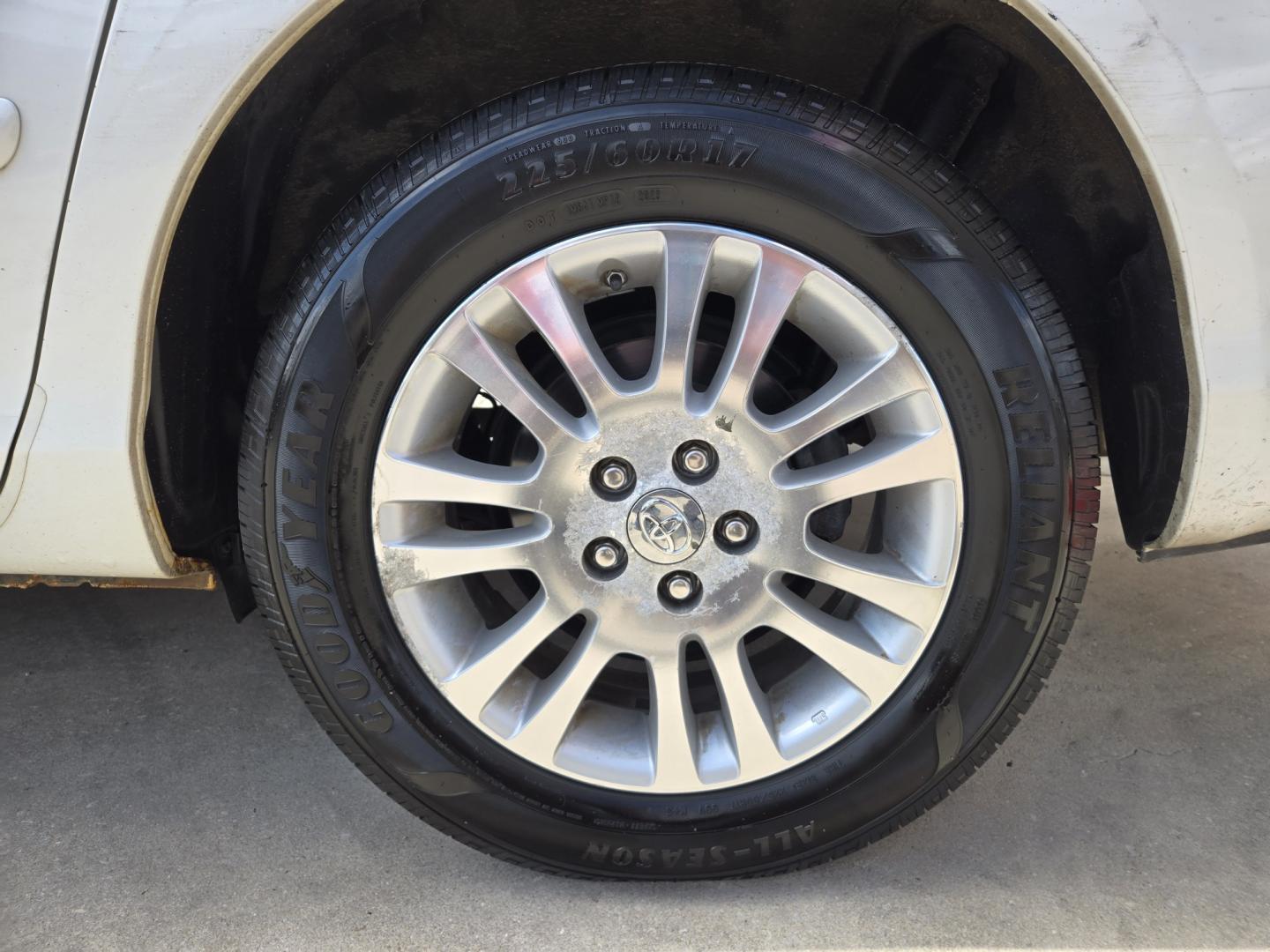 2009 WHITE Toyota Sienna XLE FWD (5TDZK22C19S) with an 3.5L V6 EFI DOHC 24V engine, Automatic transmission, located at 503 West Court, Seguin, TX, 78155, (830) 379-3373, 29.568621, -97.969803 - 2009 Toyota Sienna XLE FWD with a 3.5L V6 EFI DOHC 24V, Automatic, Tilt, Cruise, AM/FM/CD Stereo, Power Windows, Locks, Seat and Side Mirrors, Dual Climate Control, Heated Seats, Leather Seating, Tinted Windows, Power Sunroof, Power Rear Hatch, Alloy Wheels, Rear Wiper, Rear Defroster and more!!- Photo#9
