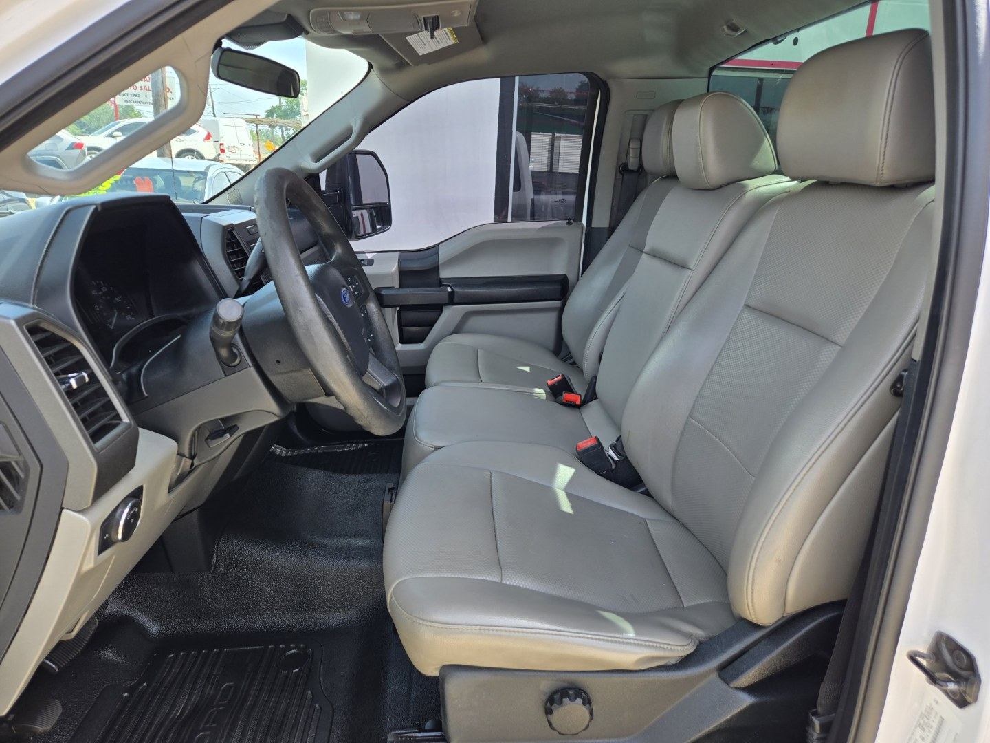 2020 WHITE Ford F-250 SD XL 2WD (1FDBF2A65LE) with an 6.2L V8 F SOHC 16V engine, 6A transmission, located at 503 West Court, Seguin, TX, 78155, (830) 379-3373, 29.568621, -97.969803- Photo#4