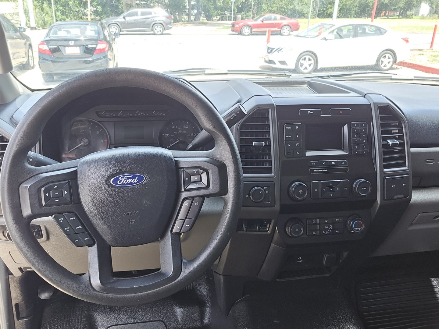 2020 WHITE Ford F-250 SD XL 2WD (1FDBF2A65LE) with an 6.2L V8 F SOHC 16V engine, 6A transmission, located at 503 West Court, Seguin, TX, 78155, (830) 379-3373, 29.568621, -97.969803- Photo#5