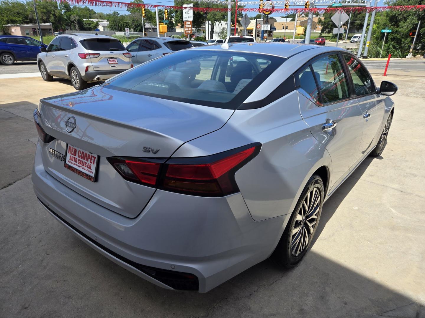 2023 SILVER Nissan Altima 2.5 SV (1N4BL4DV8PN) with an 2.5L L4 DOHC 16V engine, CVT transmission, located at 503 West Court, Seguin, TX, 78155, (830) 379-3373, 29.568621, -97.969803 - 2023 Nissan Altima SV with a 2.5L L4 DOHC 16V, Automatic, Tilt, Cruise, AM/FM/AUX Touchscreen Stereo, Power Windows, Locks, Seat and Side Mirrors, Bluetooth, Backup Camera, Alloy Wheels, Rear Defroster and more!!- Photo#2