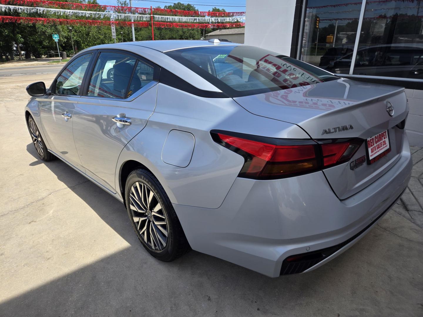 2023 SILVER Nissan Altima 2.5 SV (1N4BL4DV8PN) with an 2.5L L4 DOHC 16V engine, CVT transmission, located at 503 West Court, Seguin, TX, 78155, (830) 379-3373, 29.568621, -97.969803 - 2023 Nissan Altima SV with a 2.5L L4 DOHC 16V, Automatic, Tilt, Cruise, AM/FM/AUX Touchscreen Stereo, Power Windows, Locks, Seat and Side Mirrors, Bluetooth, Backup Camera, Alloy Wheels, Rear Defroster and more!!- Photo#3