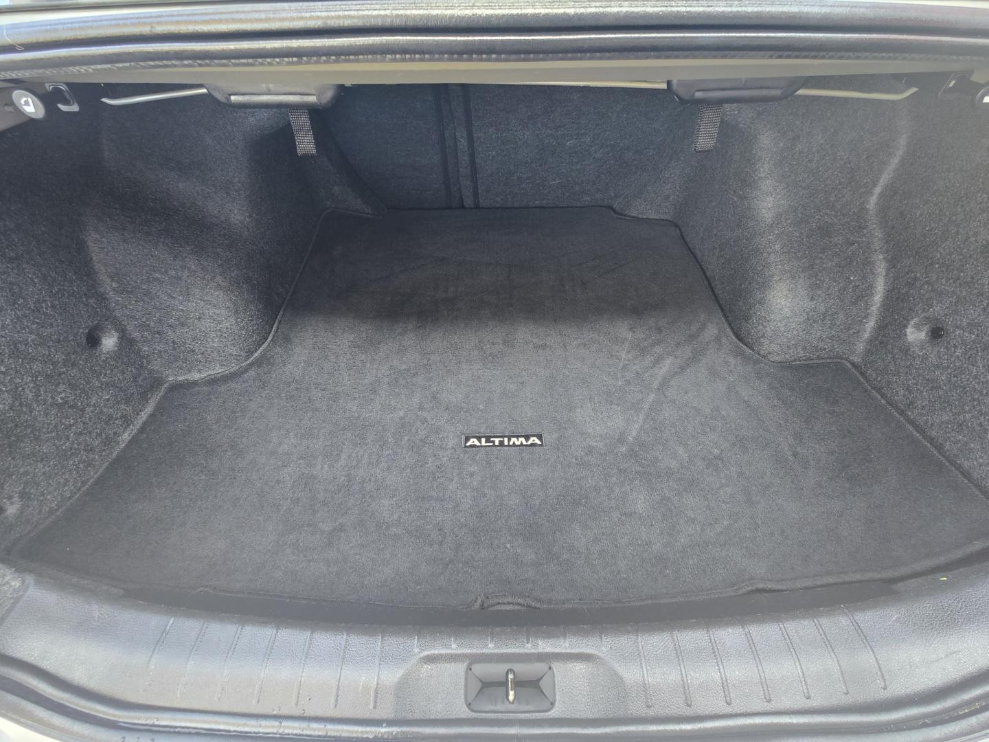 2023 SILVER Nissan Altima 2.5 SV (1N4BL4DV8PN) with an 2.5L L4 DOHC 16V engine, CVT transmission, located at 503 West Court, Seguin, TX, 78155, (830) 379-3373, 29.568621, -97.969803 - 2023 Nissan Altima SV with a 2.5L L4 DOHC 16V, Automatic, Tilt, Cruise, AM/FM/AUX Touchscreen Stereo, Power Windows, Locks, Seat and Side Mirrors, Bluetooth, Backup Camera, Alloy Wheels, Rear Defroster and more!!- Photo#7