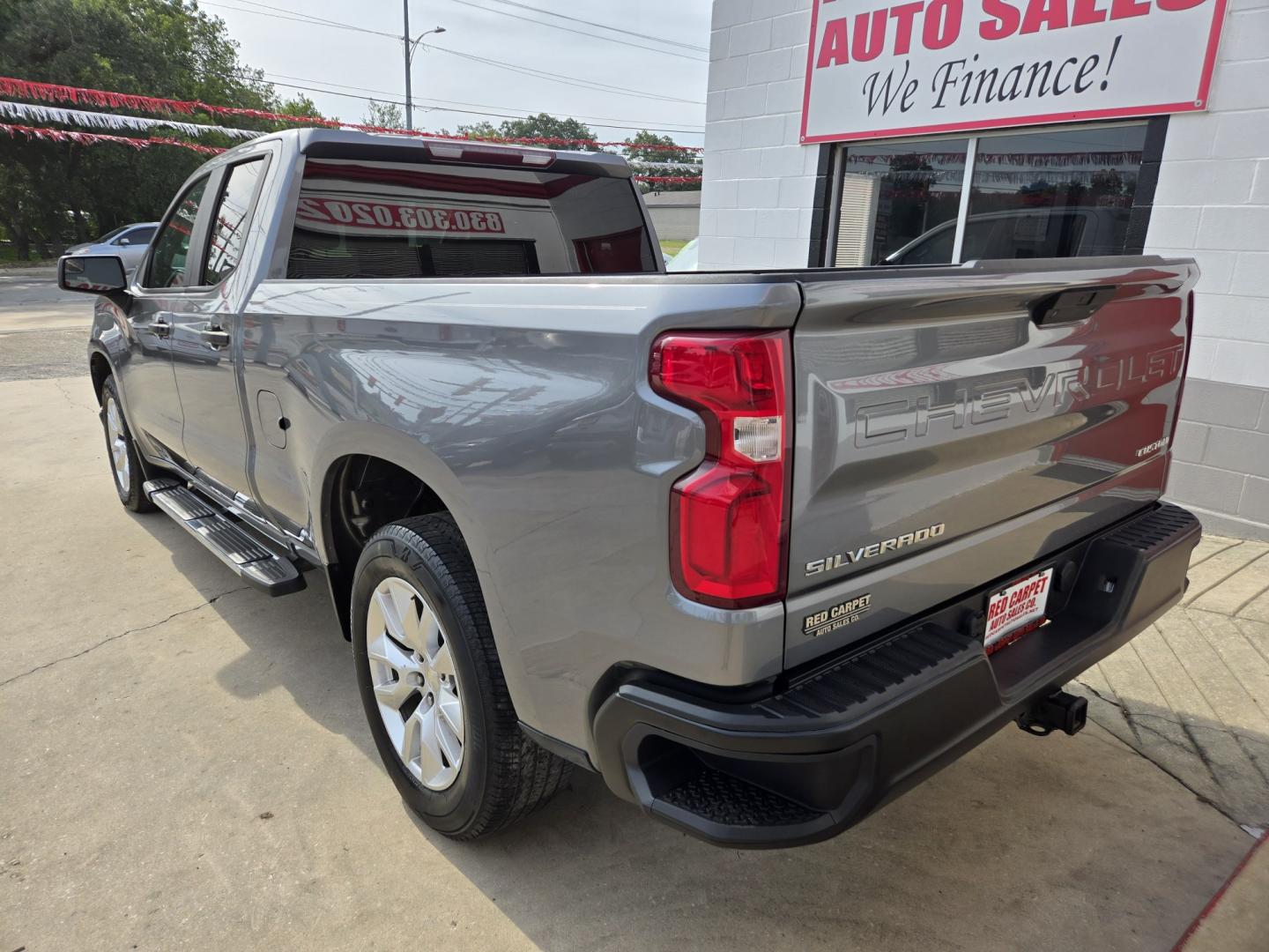 2020 GRAY Chevrolet Silverado 1500 Custom Double Cab 2WD (1GCRWBEH0LZ) with an 4.3L V6 engine, 6A transmission, located at 503 West Court, Seguin, TX, 78155, (830) 379-3373, 29.568621, -97.969803 - 2020 Chevrolet Silverado 1500 Custom Double Cab 2WD with a 4.3L V6, Automatic, Tilt, Cruise, AM/FM Touchscreen Stereo, Power Windows, Locks and Side Mirrors, Bluetooth, Running Boards, Backup Camera, Alloy Wheels, Rear Defroster and more!!- Photo#3