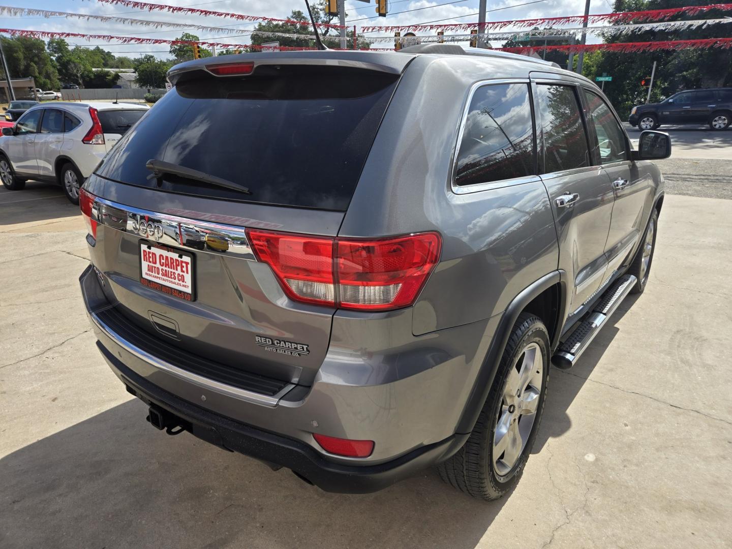 2013 Pewter Jeep Grand Cherokee Overland 4WD (1C4RJFCT1DC) with an 5.7L V8 OHV 16V engine, 5-Speed Automatic transmission, located at 503 West Court, Seguin, TX, 78155, (830) 379-3373, 29.568621, -97.969803- Photo#2