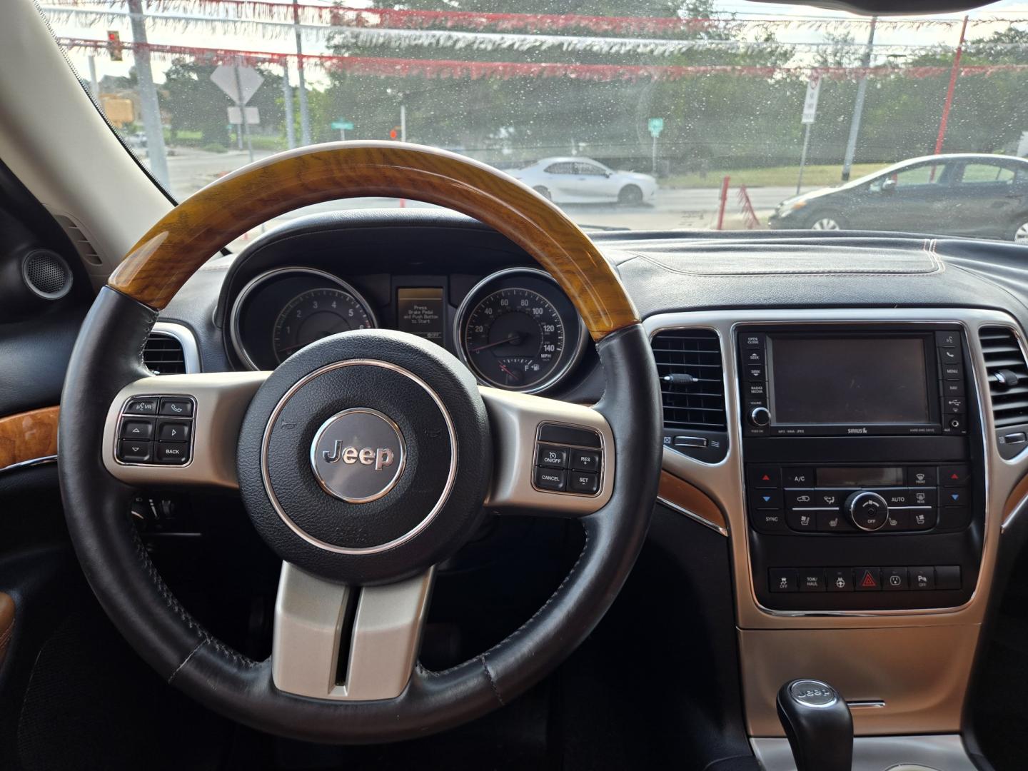 2013 Pewter Jeep Grand Cherokee Overland 4WD (1C4RJFCT1DC) with an 5.7L V8 OHV 16V engine, 5-Speed Automatic transmission, located at 503 West Court, Seguin, TX, 78155, (830) 379-3373, 29.568621, -97.969803- Photo#5