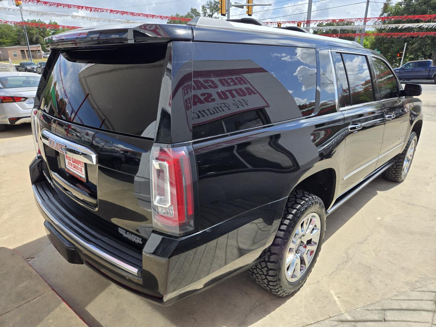 2016 Black GMC Yukon XL Denali 4WD (1GKS2HKJ6GR) with an 6.2L V8 OHV 16V engine, 6A transmission, located at 503 West Court, Seguin, TX, 78155, (830) 379-3373, 29.568621, -97.969803 - 2016 GMC Yukon XL Denali 4WD with a 6.2L V8 OHV 16V, Automatic, Tilt, Cruise, AM/FM Touchscreen Stereo, Power Windows, Locks, Seat and Side Mirrors, Leather Seating, Bluetooth, Dual Climate Control, Rear A/C, Third Row Seating, Power Rear Hatch, Power Running Boards, Power Sunroof, Alloy Wheels, Tin- Photo#2