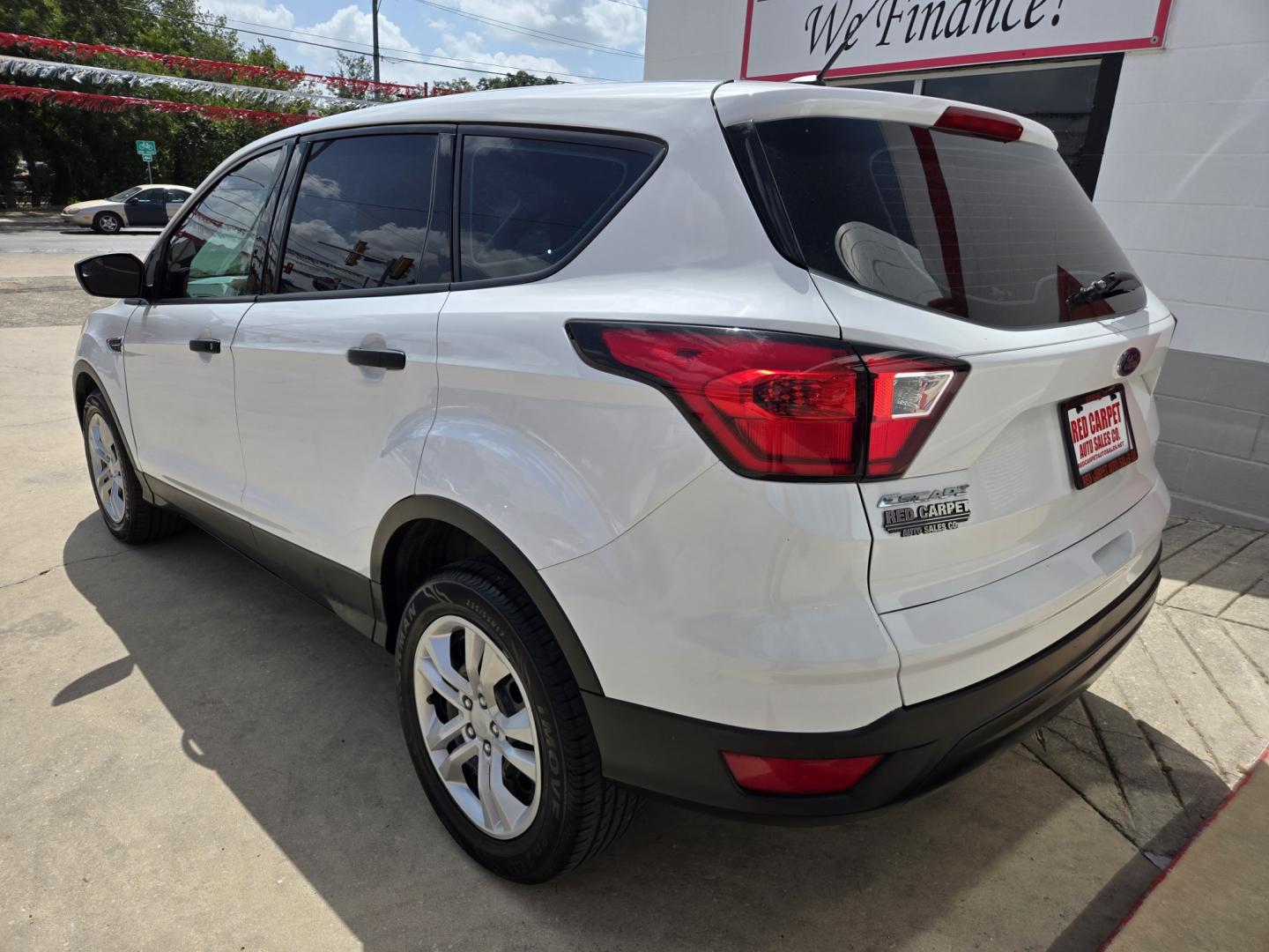 2019 WHITE Ford Escape S FWD (1FMCU0F70KU) with an 2.5L L4 DOHC 16V engine, 6A transmission, located at 503 West Court, Seguin, TX, 78155, (830) 379-3373, 29.568621, -97.969803 - 2019 Ford Escape S FWD with a 2.5L L4 DOHC 16V, Automatic, Tilt, Cruise, AM/FM Stereo, Power Windows, Locks and Side Mirrors, Bluetooth, Tinted Windows, Automatic Headlights, Rear Wiper, Rear Defroster and more!!- Photo#3