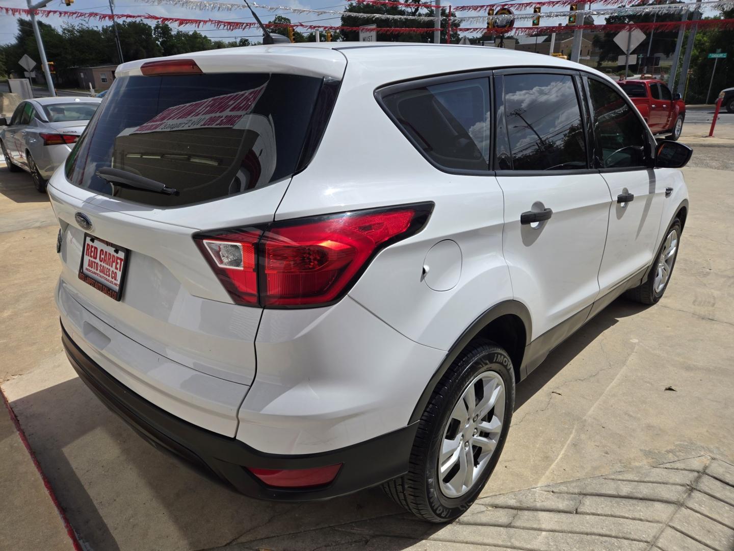 2019 WHITE Ford Escape S FWD (1FMCU0F70KU) with an 2.5L L4 DOHC 16V engine, 6A transmission, located at 503 West Court, Seguin, TX, 78155, (830) 379-3373, 29.568621, -97.969803 - 2019 Ford Escape S FWD with a 2.5L L4 DOHC 16V, Automatic, Tilt, Cruise, AM/FM Stereo, Power Windows, Locks and Side Mirrors, Bluetooth, Tinted Windows, Automatic Headlights, Rear Wiper, Rear Defroster and more!!- Photo#2