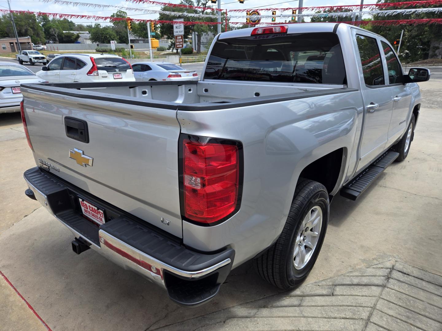 2018 SILVER Chevrolet Silverado 1500 LT Crew Cab 2WD (3GCPCREC5JG) with an 5.3L V8 OHV 16V engine, 6A transmission, located at 503 West Court, Seguin, TX, 78155, (830) 379-3373, 29.568621, -97.969803 - 2018 Chevrolet Silverado 1500 LT Crew Cab 2WD with a 5.3L V8 OHV 16V, Automatic, Tilt, Cruise, AM/FM/AUX Touchscreen Stereo, Power Windows, Locks, Seat and Side Mirrors, Bluetooth, Heated Seats, Dual Climate Control, Onstar Capability, Running Boards, Alloy Wheels, Trailer Towing, Rear Defroster and- Photo#2