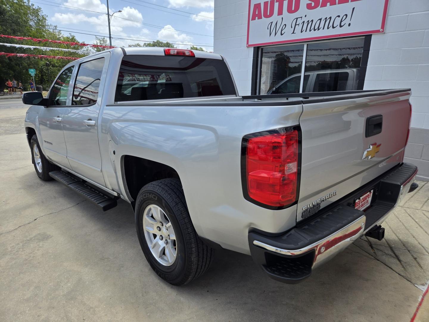 2018 SILVER Chevrolet Silverado 1500 LT Crew Cab 2WD (3GCPCREC5JG) with an 5.3L V8 OHV 16V engine, 6A transmission, located at 503 West Court, Seguin, TX, 78155, (830) 379-3373, 29.568621, -97.969803 - 2018 Chevrolet Silverado 1500 LT Crew Cab 2WD with a 5.3L V8 OHV 16V, Automatic, Tilt, Cruise, AM/FM/AUX Touchscreen Stereo, Power Windows, Locks, Seat and Side Mirrors, Bluetooth, Heated Seats, Dual Climate Control, Onstar Capability, Running Boards, Alloy Wheels, Trailer Towing, Rear Defroster and- Photo#3