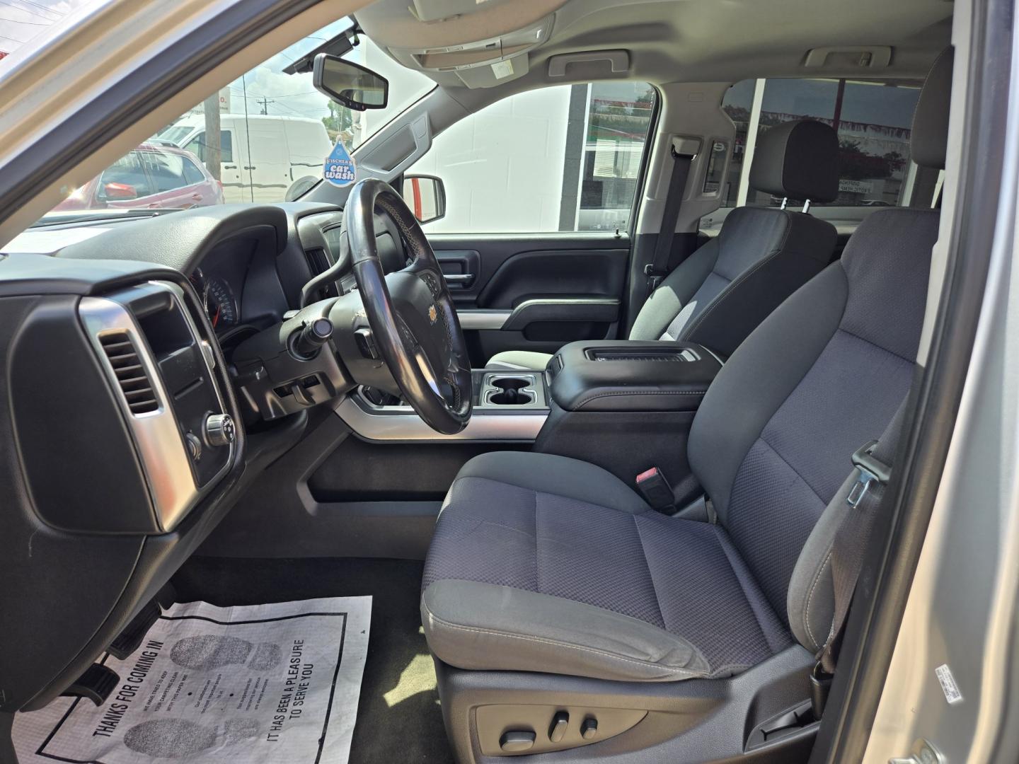 2018 SILVER Chevrolet Silverado 1500 LT Crew Cab 2WD (3GCPCREC5JG) with an 5.3L V8 OHV 16V engine, 6A transmission, located at 503 West Court, Seguin, TX, 78155, (830) 379-3373, 29.568621, -97.969803 - 2018 Chevrolet Silverado 1500 LT Crew Cab 2WD with a 5.3L V8 OHV 16V, Automatic, Tilt, Cruise, AM/FM/AUX Touchscreen Stereo, Power Windows, Locks, Seat and Side Mirrors, Bluetooth, Heated Seats, Dual Climate Control, Onstar Capability, Running Boards, Alloy Wheels, Trailer Towing, Rear Defroster and- Photo#4