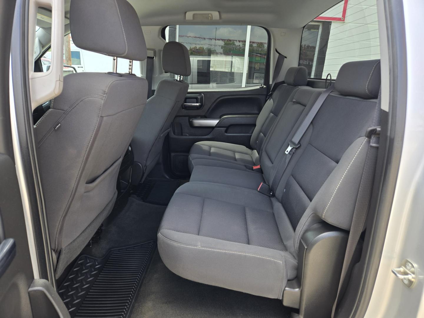 2018 SILVER Chevrolet Silverado 1500 LT Crew Cab 2WD (3GCPCREC5JG) with an 5.3L V8 OHV 16V engine, 6A transmission, located at 503 West Court, Seguin, TX, 78155, (830) 379-3373, 29.568621, -97.969803 - 2018 Chevrolet Silverado 1500 LT Crew Cab 2WD with a 5.3L V8 OHV 16V, Automatic, Tilt, Cruise, AM/FM/AUX Touchscreen Stereo, Power Windows, Locks, Seat and Side Mirrors, Bluetooth, Heated Seats, Dual Climate Control, Onstar Capability, Running Boards, Alloy Wheels, Trailer Towing, Rear Defroster and- Photo#6