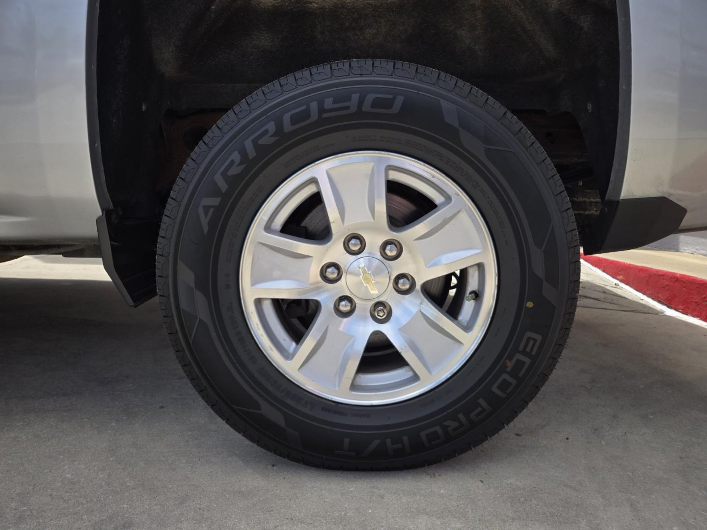 2018 SILVER Chevrolet Silverado 1500 LT Crew Cab 2WD (3GCPCREC5JG) with an 5.3L V8 OHV 16V engine, 6A transmission, located at 503 West Court, Seguin, TX, 78155, (830) 379-3373, 29.568621, -97.969803 - 2018 Chevrolet Silverado 1500 LT Crew Cab 2WD with a 5.3L V8 OHV 16V, Automatic, Tilt, Cruise, AM/FM/AUX Touchscreen Stereo, Power Windows, Locks, Seat and Side Mirrors, Bluetooth, Heated Seats, Dual Climate Control, Onstar Capability, Running Boards, Alloy Wheels, Trailer Towing, Rear Defroster and- Photo#7