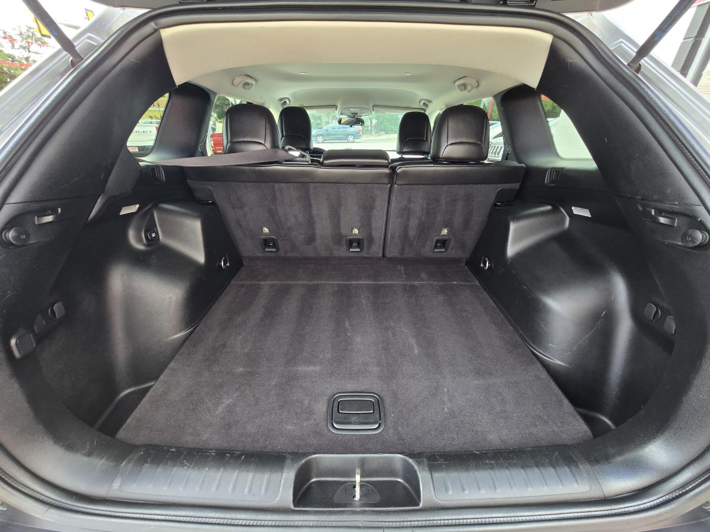 2019 SILVER Jeep Cherokee Latitude Plus 4WD (1C4PJMLXXKD) with an 3.2L V6 DOHC 24V engine, Automatic transmission, located at 503 West Court, Seguin, TX, 78155, (830) 379-3373, 29.568621, -97.969803 - 2019 Jeep Cherokee Latitude Plus 4WD with a 3.2L V6 DOHC 24V, Automatic, Tilt, Cruise, AM/FM/AUX Touchscreen Stereo, Power Windows, Locks, Seat and Side Mirrors, Leather Seating, Bluetooth, Tinted Windows, Backup Camera, Alloy Wheels, Rear Wiper, Rear Defroster and more!!- Photo#7