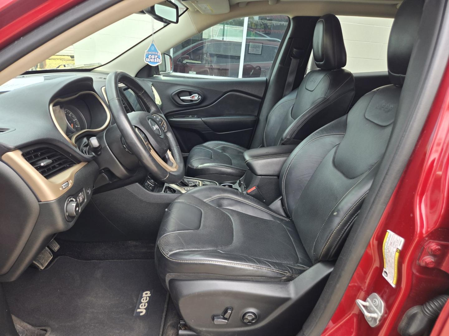 2015 RED Jeep Cherokee Limited FWD (1C4PJLDS4FW) with an 3.2L V6 DOHC 24V engine, 9A transmission, located at 503 West Court, Seguin, TX, 78155, (830) 379-3373, 29.568621, -97.969803 - 2015 Jeep Cherokee Limited FWD with a 3.2L V6 DOHC 24V, Automatic, Tilt, Cruise, AM/FM/AUX Touchscreen Stereo, Power Windows, Locks, Seat and Side Mirrors, Bluetooth, Leather Seating, Dual Climate Control, Rear A/C, Power Sunroof, Power Rear Hatch, Alloy Wheels, Backup Camera, Bumper Sensors, Rear W- Photo#4
