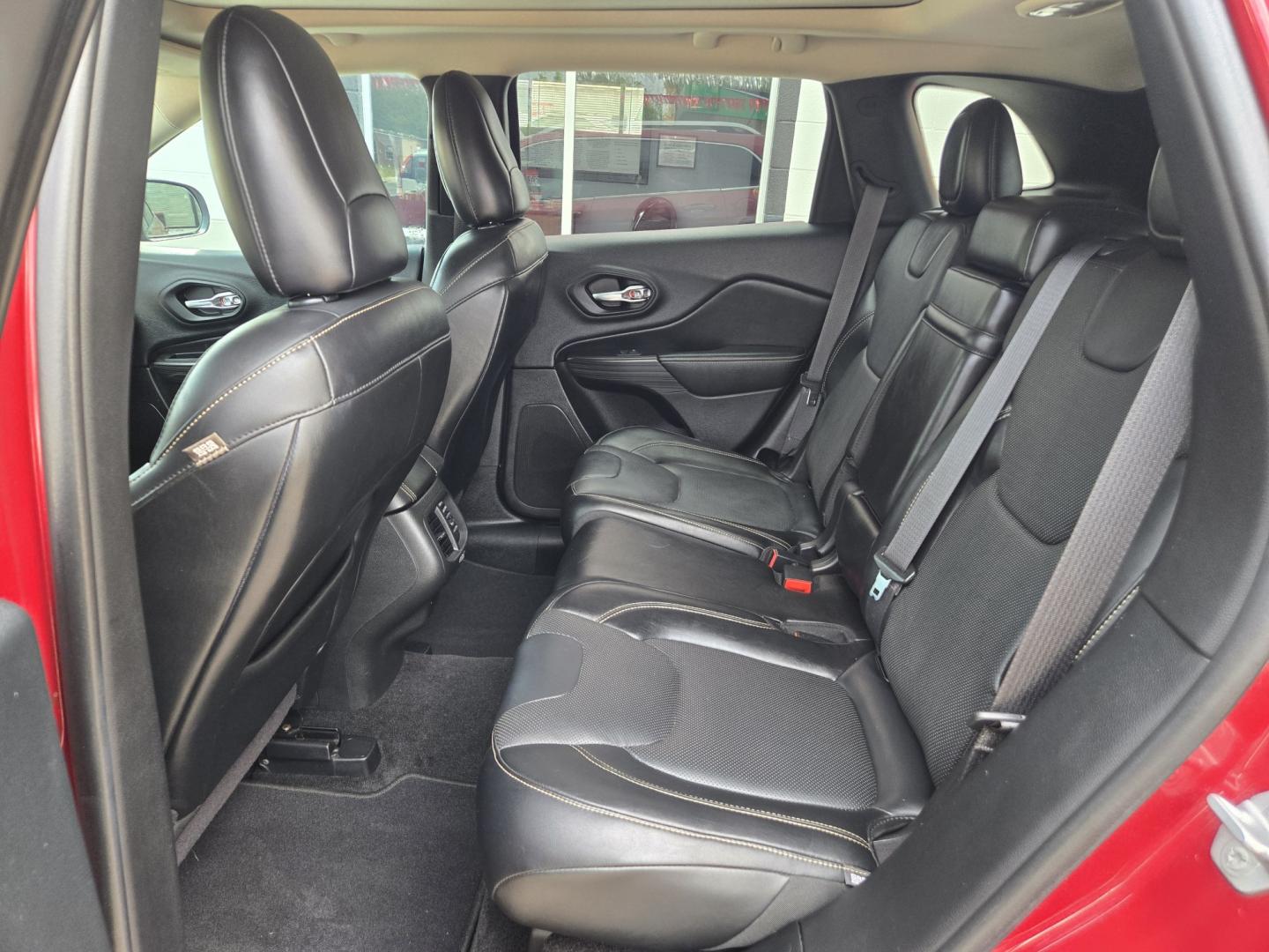 2015 RED Jeep Cherokee Limited FWD (1C4PJLDS4FW) with an 3.2L V6 DOHC 24V engine, 9A transmission, located at 503 West Court, Seguin, TX, 78155, (830) 379-3373, 29.568621, -97.969803 - 2015 Jeep Cherokee Limited FWD with a 3.2L V6 DOHC 24V, Automatic, Tilt, Cruise, AM/FM/AUX Touchscreen Stereo, Power Windows, Locks, Seat and Side Mirrors, Bluetooth, Leather Seating, Dual Climate Control, Rear A/C, Power Sunroof, Power Rear Hatch, Alloy Wheels, Backup Camera, Bumper Sensors, Rear W- Photo#6