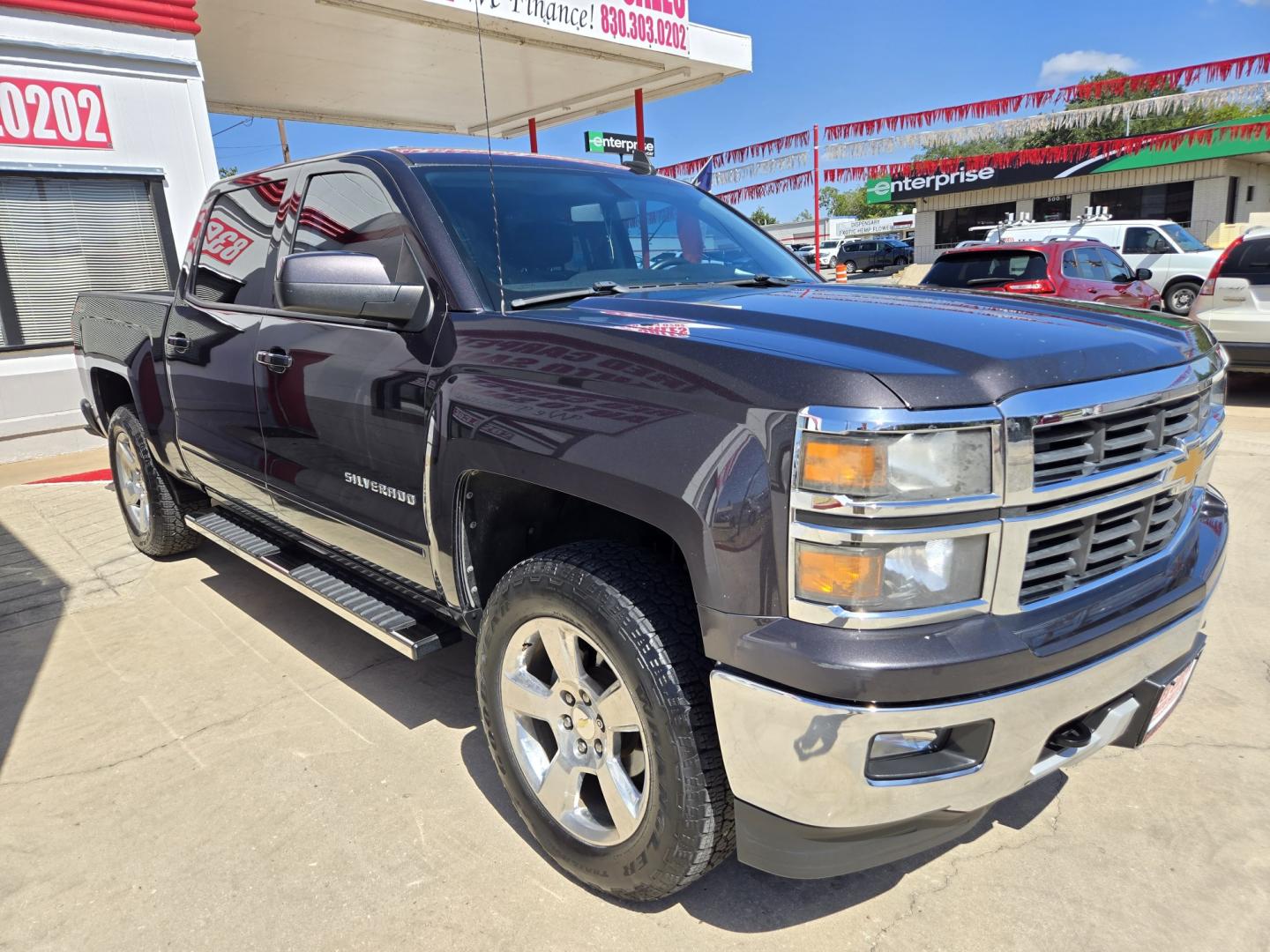 2015 SILVER Chevrolet Silverado 1500 LT Crew Cab 4WD (3GCUKRECXFG) with an 5.3L V8 OHV 16V engine, 6-Speed Automatic transmission, located at 503 West Court, Seguin, TX, 78155, (830) 379-3373, 29.568621, -97.969803- Photo#1