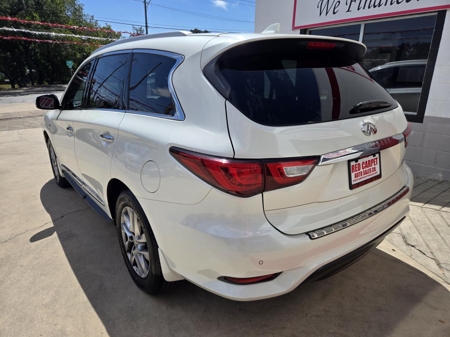 2017 WHITE Infiniti QX60 Base FWD (5N1DL0MN8HC) with an 3.5L V6 DOHC 24V engine, Automatic transmission, located at 503 West Court, Seguin, TX, 78155, (830) 379-3373, 29.568621, -97.969803 - 2017 Infiniti QX60 Base FWD with a 3.5L V6 DOHC 24V, Automatic, Tilt, Cruise, AM/FM/CD Touchscreen Stereo, Power Windows, Locks, Seat and Side Mirrors, Leather Seating, Bluetooth, Navigation, Third Row Seating, Heated Seats, Dual Climate Control, Power Sunroof, Power Rear Hatch, Tinted Windows, Allo- Photo#3