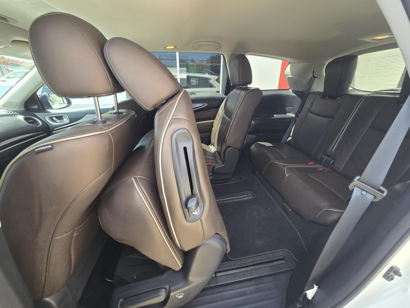 2017 WHITE Infiniti QX60 Base FWD (5N1DL0MN8HC) with an 3.5L V6 DOHC 24V engine, Automatic transmission, located at 503 West Court, Seguin, TX, 78155, (830) 379-3373, 29.568621, -97.969803 - 2017 Infiniti QX60 Base FWD with a 3.5L V6 DOHC 24V, Automatic, Tilt, Cruise, AM/FM/CD Touchscreen Stereo, Power Windows, Locks, Seat and Side Mirrors, Leather Seating, Bluetooth, Navigation, Third Row Seating, Heated Seats, Dual Climate Control, Power Sunroof, Power Rear Hatch, Tinted Windows, Allo- Photo#7