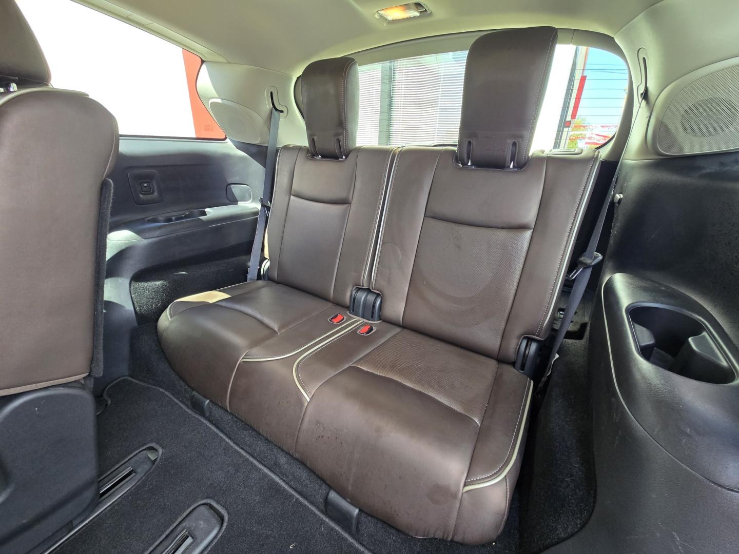 2017 WHITE Infiniti QX60 Base FWD (5N1DL0MN8HC) with an 3.5L V6 DOHC 24V engine, Automatic transmission, located at 503 West Court, Seguin, TX, 78155, (830) 379-3373, 29.568621, -97.969803 - 2017 Infiniti QX60 Base FWD with a 3.5L V6 DOHC 24V, Automatic, Tilt, Cruise, AM/FM/CD Touchscreen Stereo, Power Windows, Locks, Seat and Side Mirrors, Leather Seating, Bluetooth, Navigation, Third Row Seating, Heated Seats, Dual Climate Control, Power Sunroof, Power Rear Hatch, Tinted Windows, Allo- Photo#8
