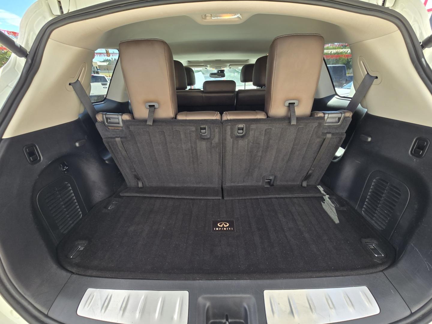 2017 WHITE Infiniti QX60 Base FWD (5N1DL0MN8HC) with an 3.5L V6 DOHC 24V engine, Automatic transmission, located at 503 West Court, Seguin, TX, 78155, (830) 379-3373, 29.568621, -97.969803 - 2017 Infiniti QX60 Base FWD with a 3.5L V6 DOHC 24V, Automatic, Tilt, Cruise, AM/FM/CD Touchscreen Stereo, Power Windows, Locks, Seat and Side Mirrors, Leather Seating, Bluetooth, Navigation, Third Row Seating, Heated Seats, Dual Climate Control, Power Sunroof, Power Rear Hatch, Tinted Windows, Allo- Photo#9