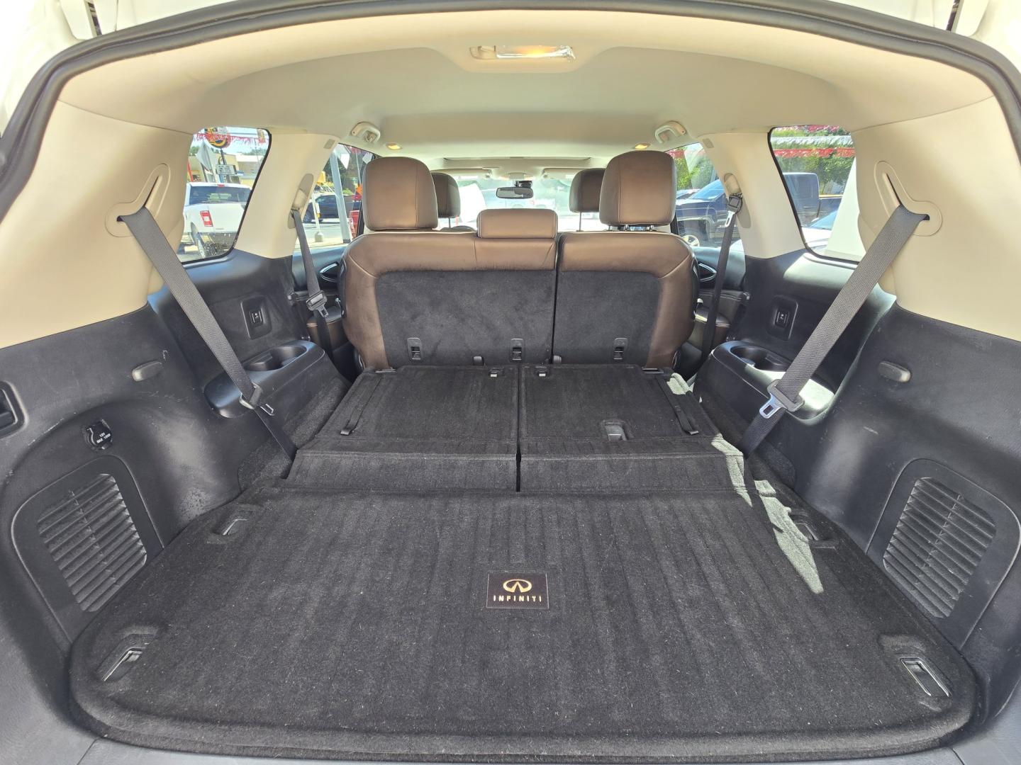 2017 WHITE Infiniti QX60 Base FWD (5N1DL0MN8HC) with an 3.5L V6 DOHC 24V engine, Automatic transmission, located at 503 West Court, Seguin, TX, 78155, (830) 379-3373, 29.568621, -97.969803 - 2017 Infiniti QX60 Base FWD with a 3.5L V6 DOHC 24V, Automatic, Tilt, Cruise, AM/FM/CD Touchscreen Stereo, Power Windows, Locks, Seat and Side Mirrors, Leather Seating, Bluetooth, Navigation, Third Row Seating, Heated Seats, Dual Climate Control, Power Sunroof, Power Rear Hatch, Tinted Windows, Allo- Photo#10