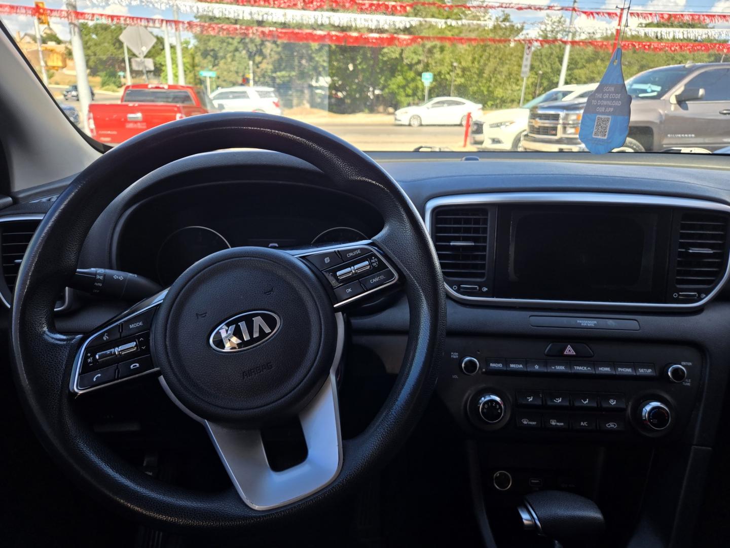 2020 BLUE Kia Sportage LX FWD (KNDPM3AC0L7) with an 2.4L V6 DOHC 24V engine, 6A transmission, located at 503 West Court, Seguin, TX, 78155, (830) 379-3373, 29.568621, -97.969803- Photo#5